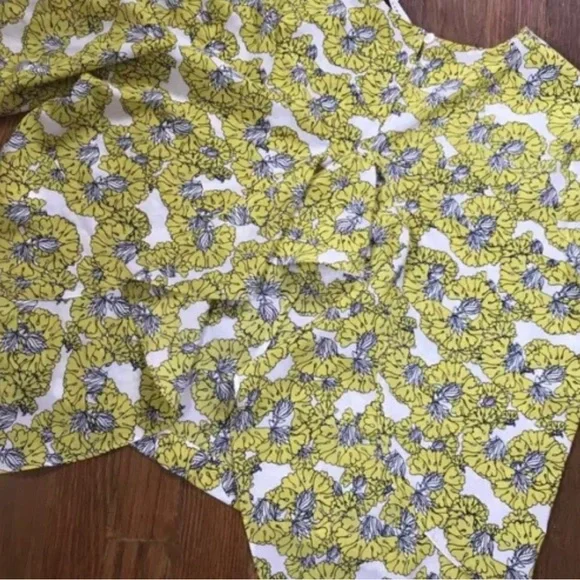 Robert Rodriguez Dania Floral Ruffle-Back Blouse - Picture 5 of 7